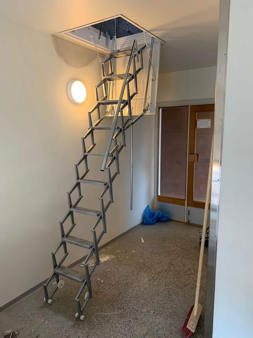 Den nye trappen helt utslått og klar til bruk