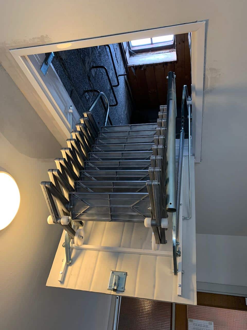 Den nye trappen 1/2 veis utslått for bruk.