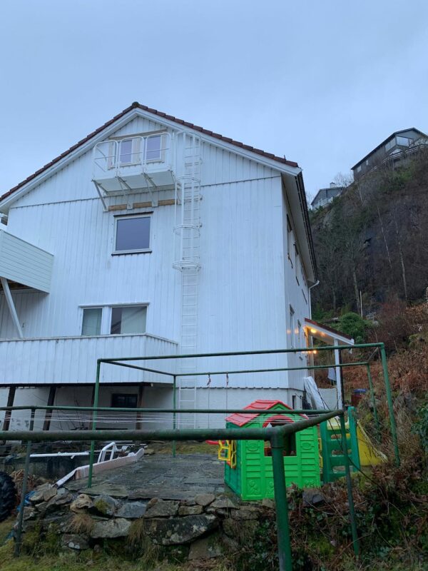 Bilde av veggstige med nedslipp & pulverlakk i Bergen 5